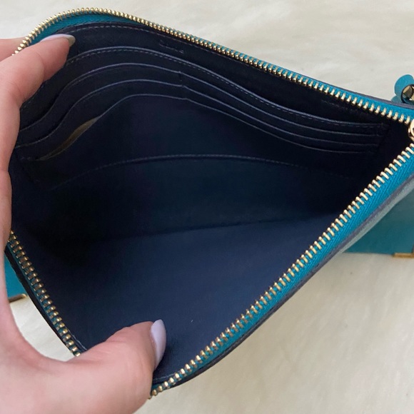 Chloé Clutch with Card Slots - Picture 7 of 16